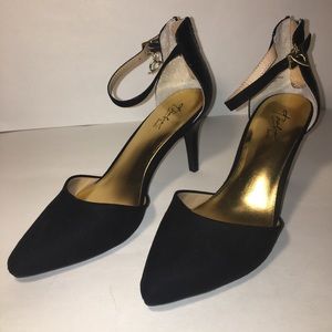 NWOT Thalia Sodi Vanesssa Pointed toe Pumps🌹🌹